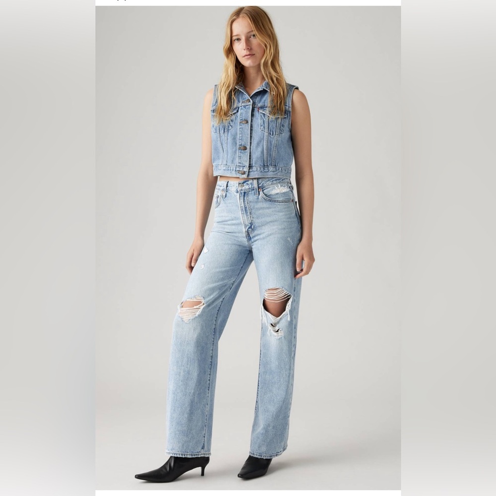 Levi's Ribcage Wide Leg (color-Bin Day) Distressed.
